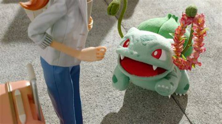 A Bulbasaur presents a lei to a hotel guest using its vines.