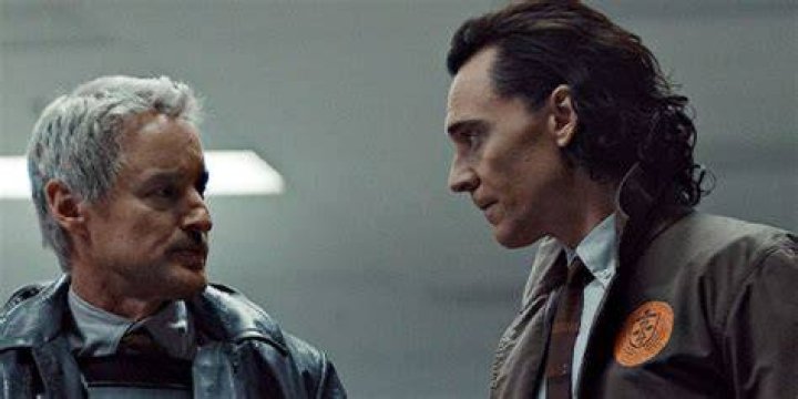 Mobius (Owen Wilson) and Loki (Tom Hiddelston) in Loki